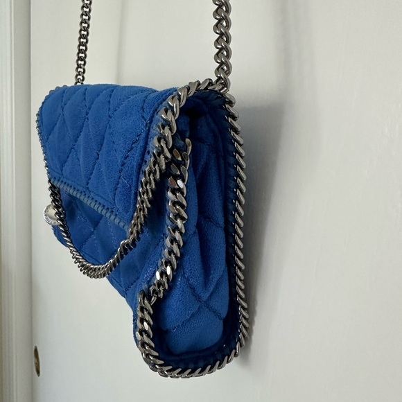 Stella McCartney Vegetarian Suede Quilted Chain-Link Crossbody Bag in Blue - Picture 7 of 16